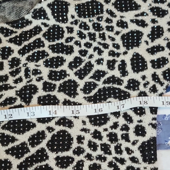 St. John Evening Black Shine Shimmer Pullover Short Sleeve Knit Crop Top Small - Picture 5 of 6